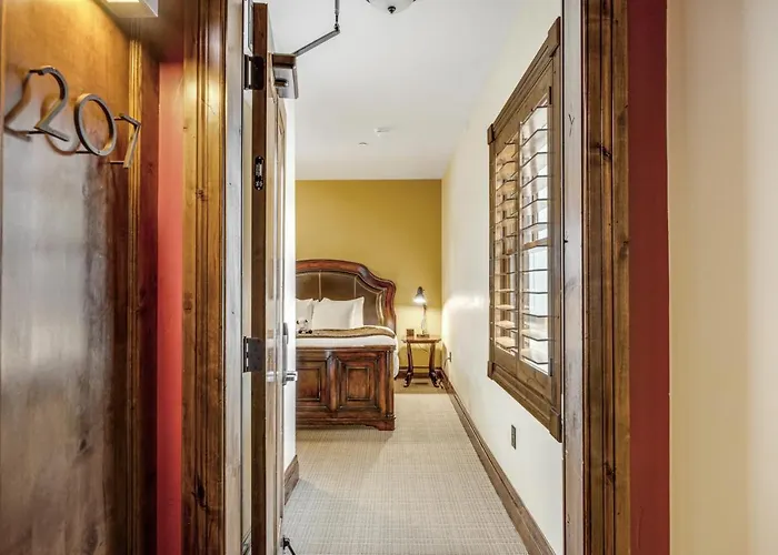 Hotel The White Buffalo Club